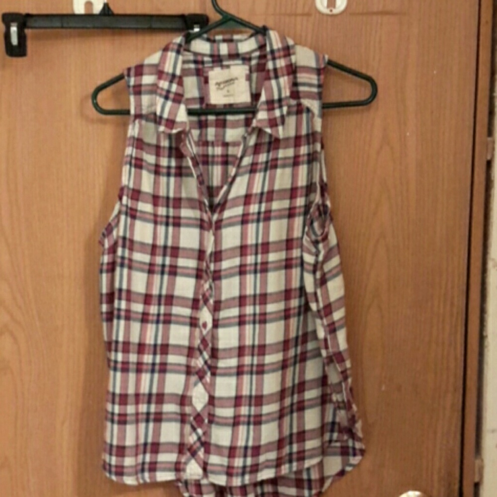 Sleeveless shirt